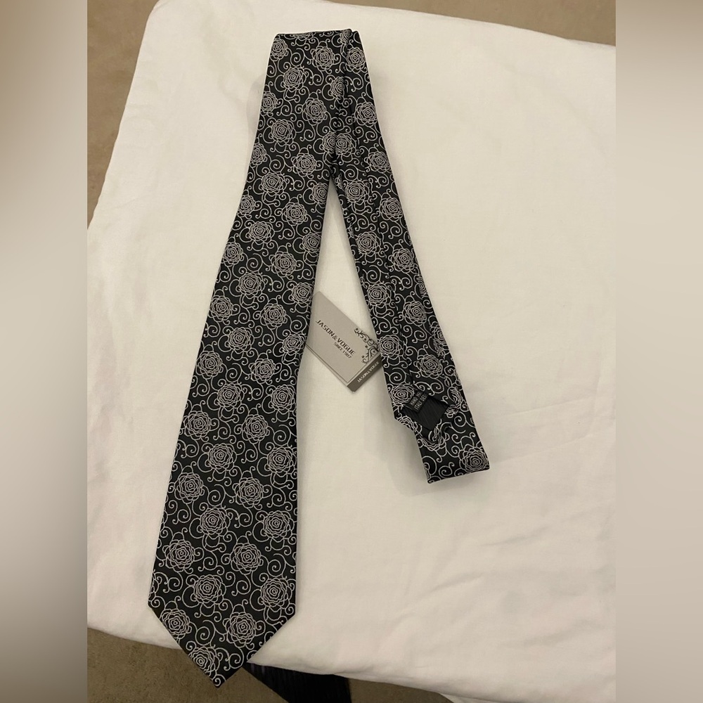 Vogue Black and White Floral Silk Tie
